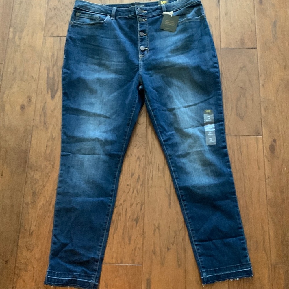 Lee Skinny Fit High Rise w/Button Fly& Released Hem